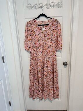 NWT BOHO Floral Pink Midi Dress with V-Neck and Tiered Skirt Size L